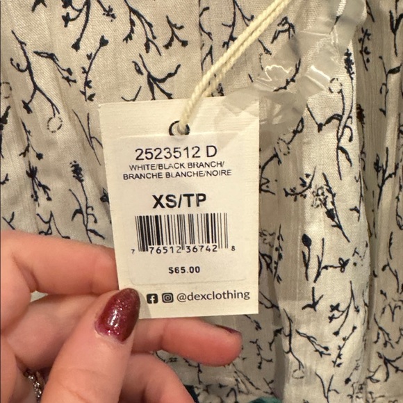 Dex • NWT $66 White Floral Ruffle Blouse PTP 18” - Picture 3 of 3
